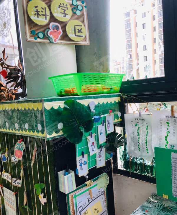 幼儿园科探区各种科学实验报告挂起环创图片
