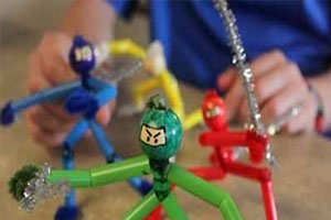 幼儿园角色游戏百变小人偶环创图片3张