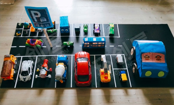 幼儿园益智区停车场汽车嘟嘟游戏环创图片