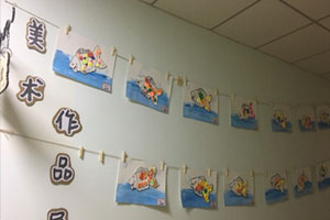 幼儿园小鱼游毛球粘贴作品展示图片6张