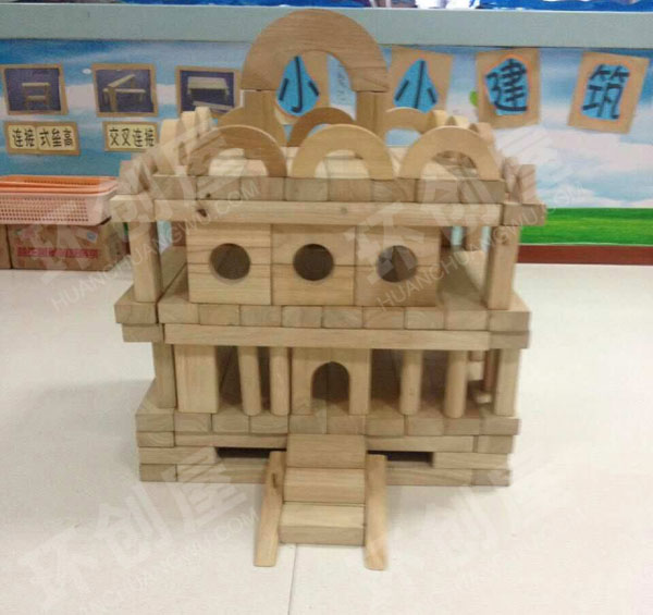 幼儿园建构区大型积木搭建城堡环创图片