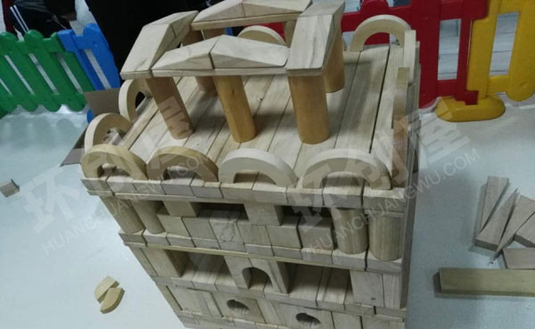 幼儿园建构区大型积木搭建城堡环创图片