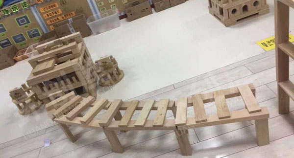 幼儿园建构区大型积木搭建城堡环创图片