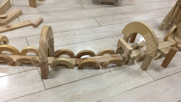 幼儿园建构区大型积木搭建城堡环创图片