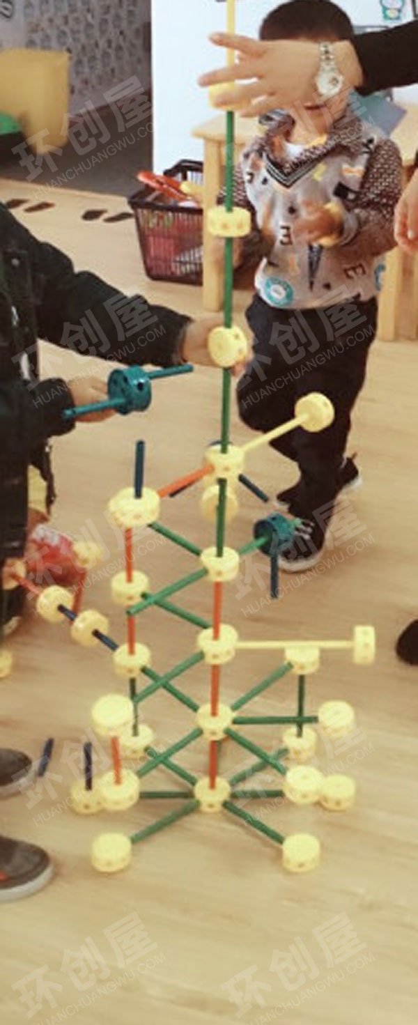 幼儿园工匠搭建环创图片