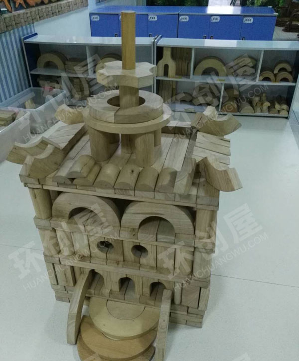 幼儿园建构区大型积木搭建城堡环创图片