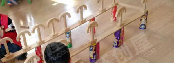 幼儿园建构区大木片积木栈桥环创图片