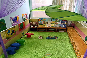 幼儿园温馨绘本阅读区图片2张