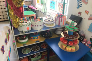 幼儿园角色游戏纯手工制作的甜品图片2张