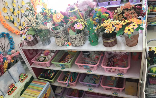 幼儿园角色游戏彩虹花店图片