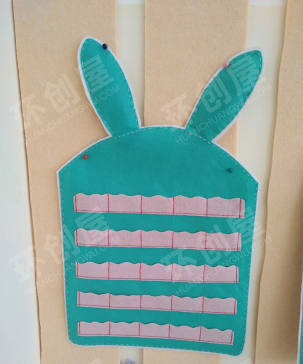 幼儿园墙面布置不织布自制卡袋环创图片