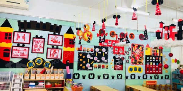 幼儿园走进纸世界米奇风格环创吊饰图片