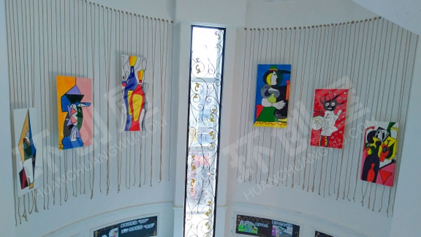 幼儿园走廊转角墙面放抽象画环创图片