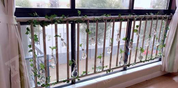 幼儿园窗户围栏装饰灯泡森系环境创设图片