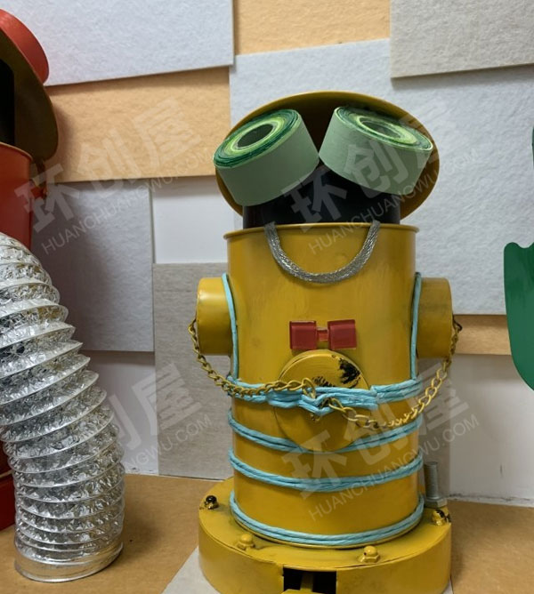 幼儿园瓶瓶罐罐废物利用机器人作品展示环创图片