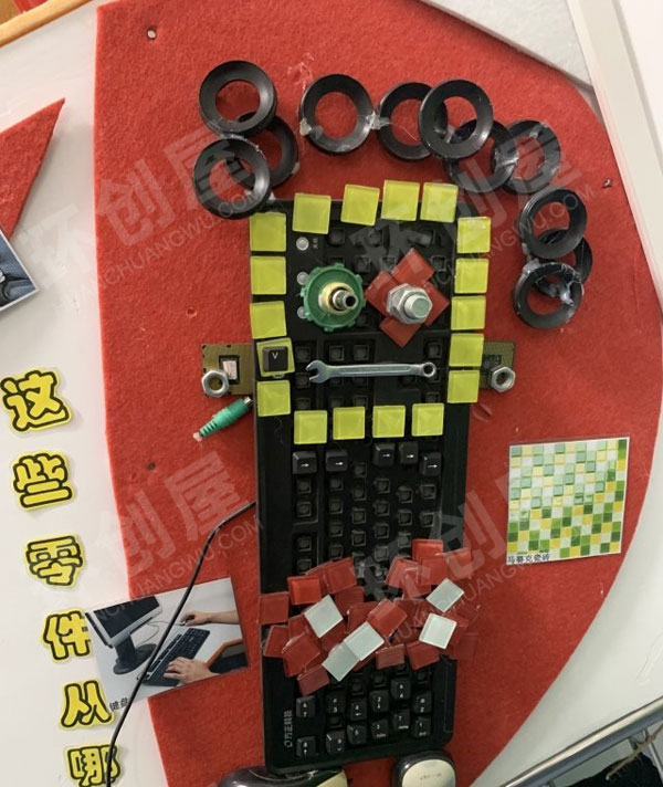 幼儿园瓶瓶罐罐废物利用机器人作品展示环创图片