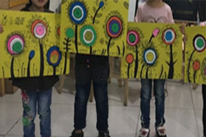 幼儿园圆形大花作品展示环创图片