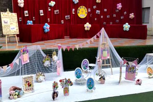 幼儿园母亲节装饰画展板海报户外展示图片2张