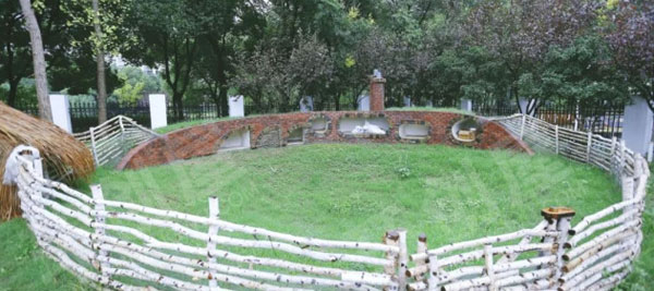 幼儿园户外绿色栅栏装饰环创图片