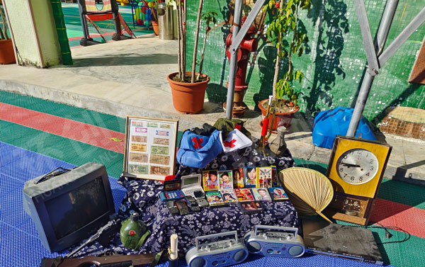 幼儿园回忆童年经典旧物户外展示环创图片