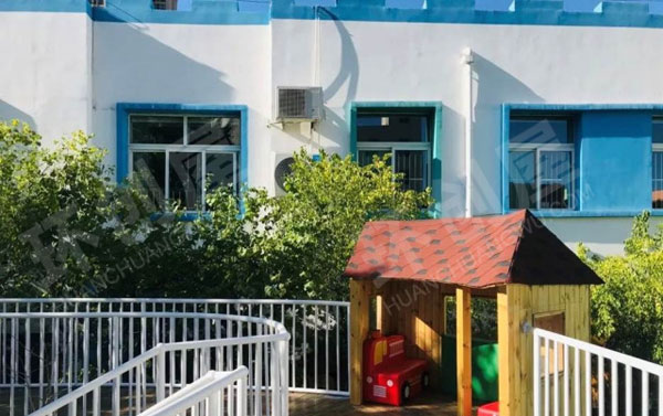 幼儿园户外童话里的树屋环创图片