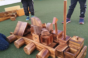 幼儿园建构区大型积木搭建作品环创图片3张