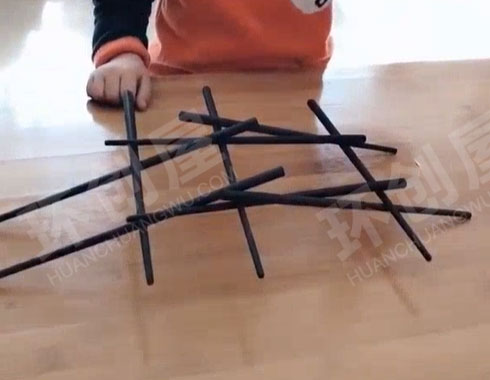 幼儿园筷子搭桥建构区环创图片
