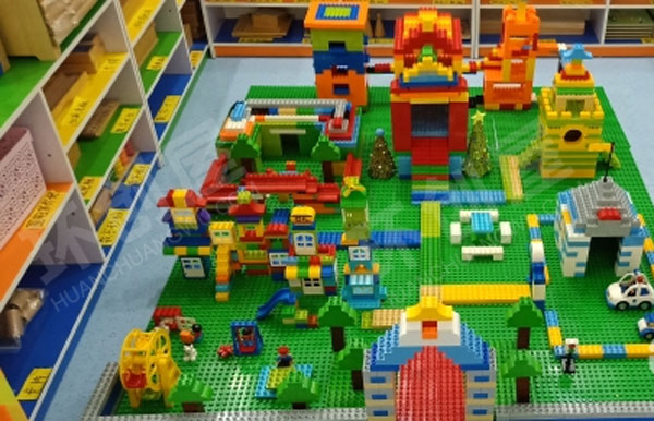 幼儿园建构区乐高搭建大小区环创图片