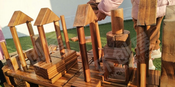 幼儿园建构区大型积木搭建作品环创图片