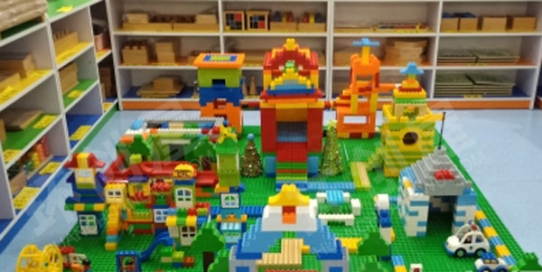 幼儿园建构区乐高搭建大小区环创图片
