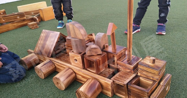 幼儿园建构区大型积木搭建作品环创图片