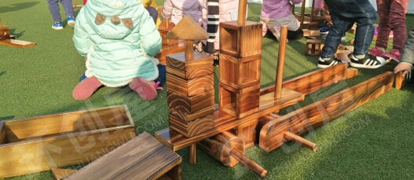 幼儿园建构区大型积木搭建作品环创图片