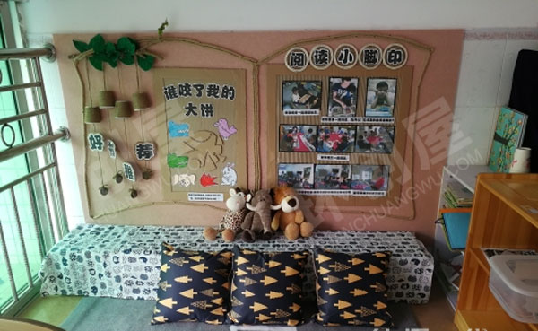 幼儿园阅读区阅读小脚印环创图片