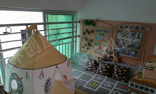 幼儿园阅读区阅读小脚印环创图片