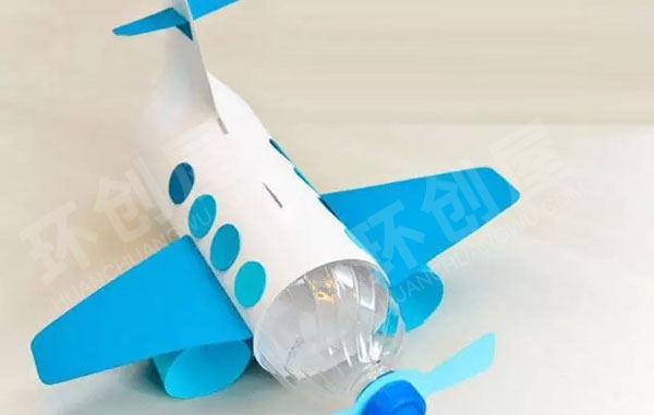 幼儿园美工区废物利用瓶子手工飞机图片