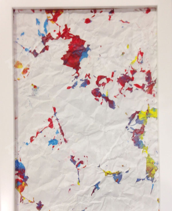 幼儿园美工区揉团褶皱水粉颜料味儿图片