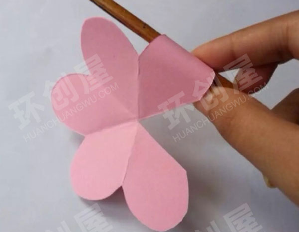 幼儿园美工区卡纸手工折纸剪裁美丽的花儿图片