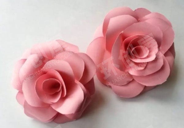 幼儿园美工区卡纸手工折纸剪裁美丽的花儿图片