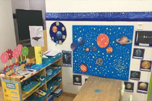 幼儿园科学区动手动脑太空环创图片