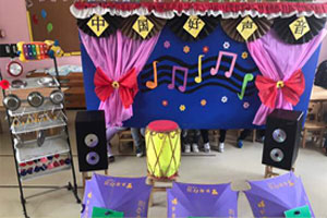 幼儿园角色游戏我们的小舞台环创图片3张