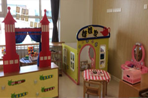幼儿园角色游戏伦敦桥装饰环创图片2张