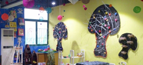 幼儿园彩色藤条球树枝加鸟窝墙面布置环创图片