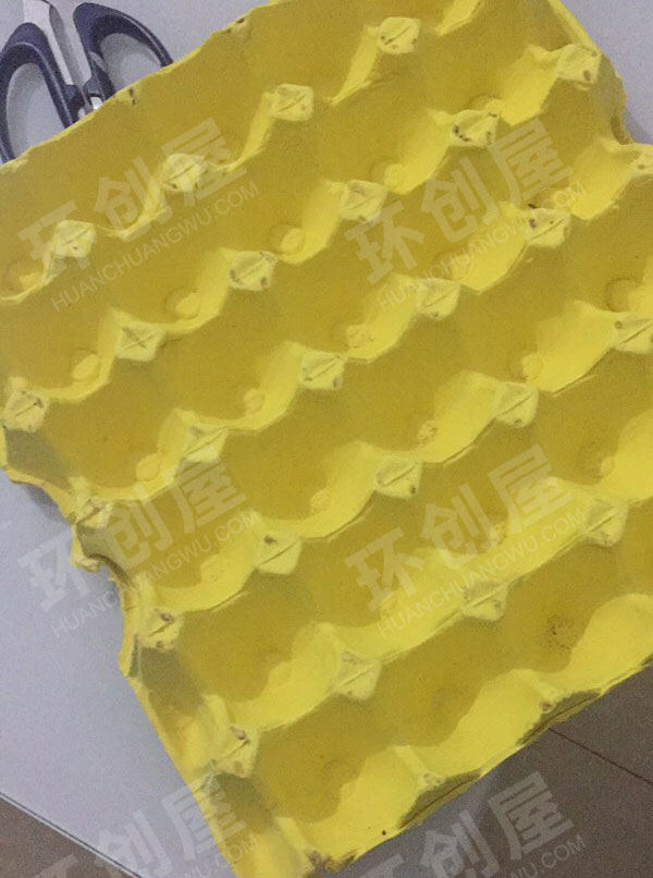 幼儿园墙面布置鸡蛋托紫花花瓶环创图片