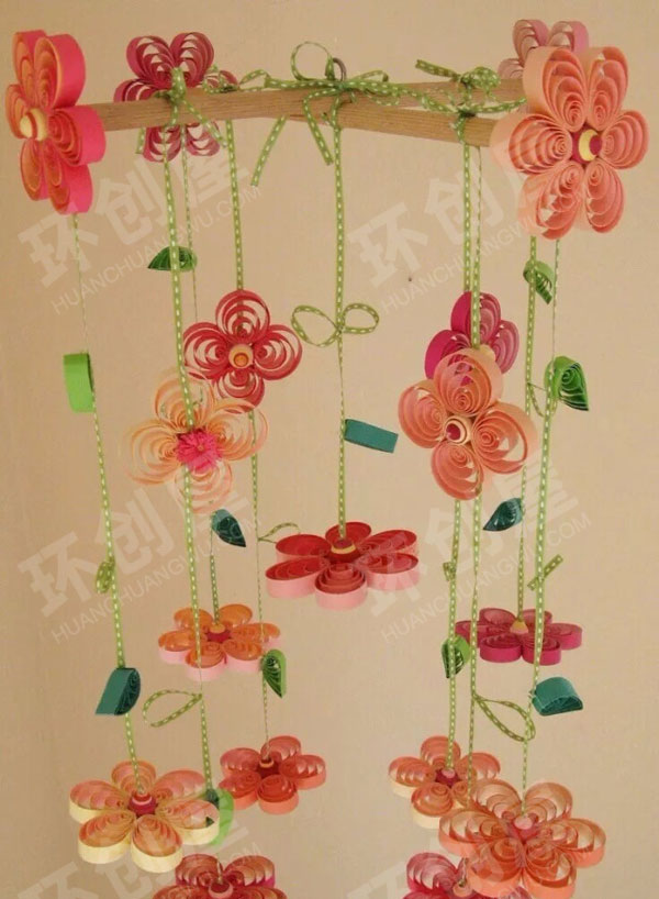 幼儿园卡纸卷花吊饰环创图片
