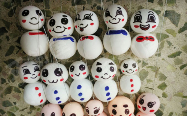 幼儿园乒乓球上绘画挂饰环创图片