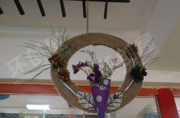 幼儿园原木色紫色系挂饰环创图片