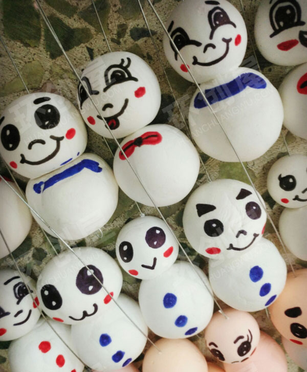 幼儿园乒乓球上绘画挂饰环创图片