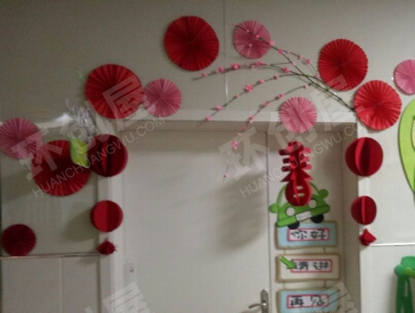 幼儿园新年装饰教室门中国红环创图片