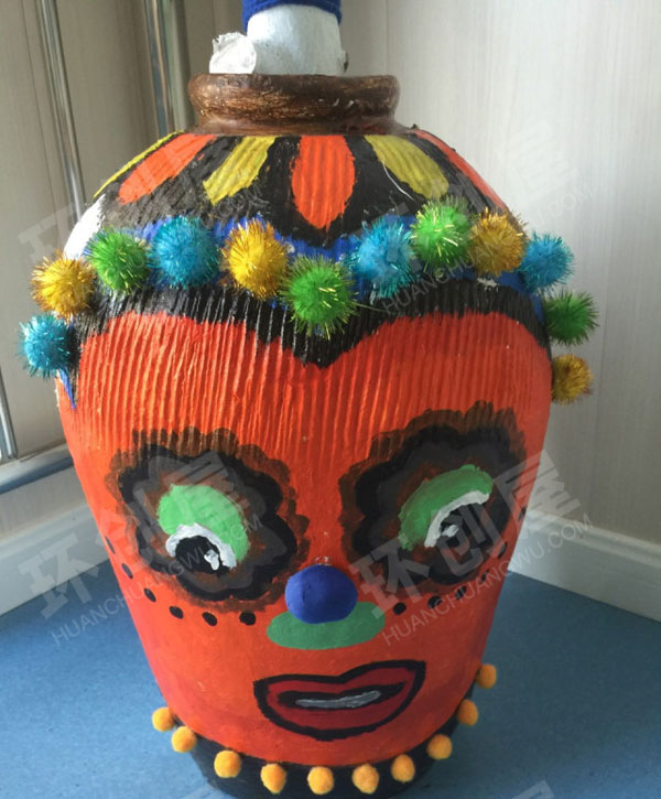 幼儿园走廊楼梯拐角酒罐作画花瓶环创图片