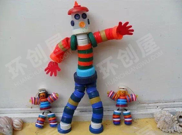 幼儿园走廊环创瓶盖废物利用图片